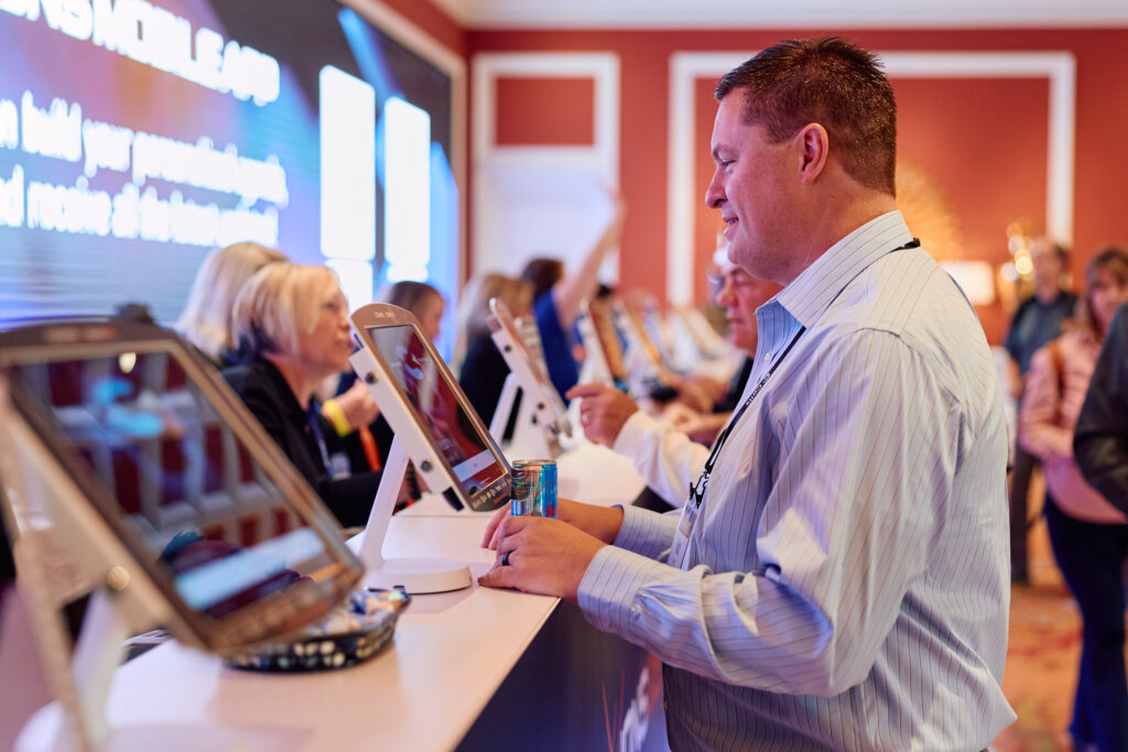 20251019_ConneXions_MikeKirschbaum_433